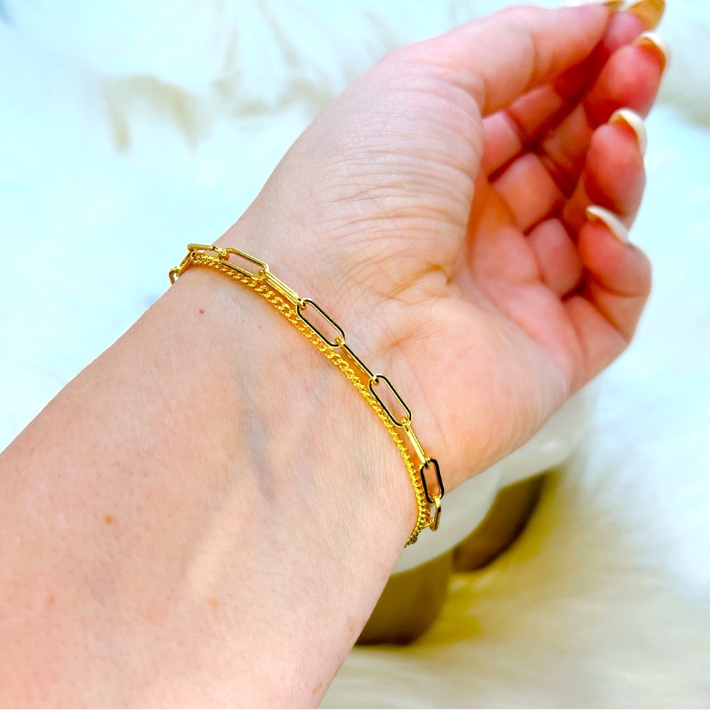 Elegant Gold Chain Bracelet - Picture 5 of 6